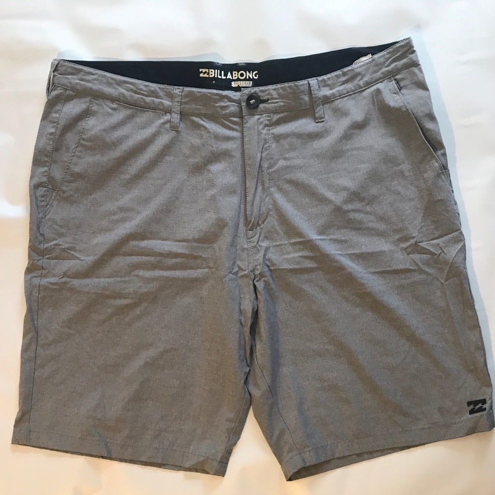 Billabong Men's Light Gray Flat Front Shorts used in condition